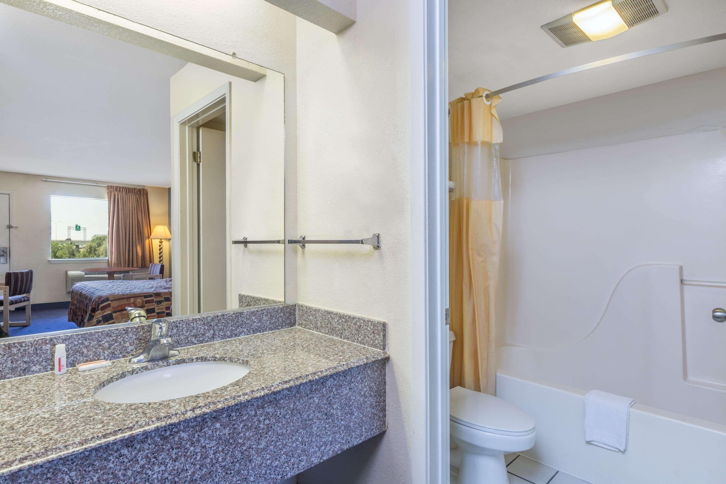 Days Windcrest By Wyndham Motel 2*